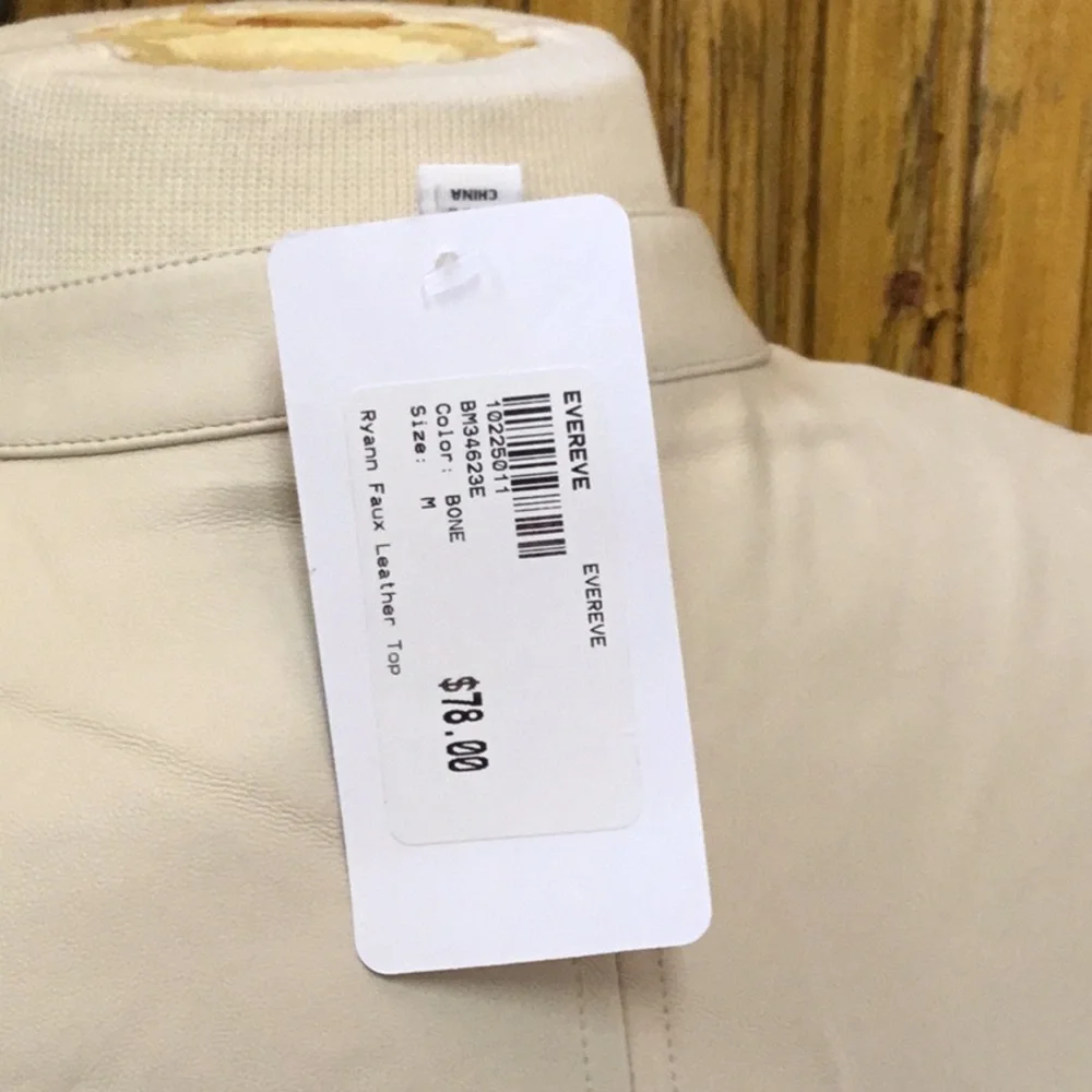 NWT EVEREVE Ryann fFaux Leather Top - Picture 6 of 6